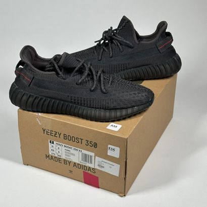 ADIDAS / YEEZY
Une paire de basket basse,
Modèle...