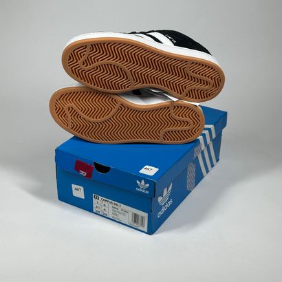ADIDAS
A pair of low-top sneakers,
Model...