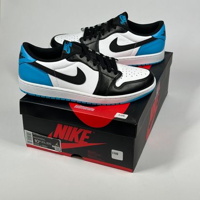 NIKE / JORDAN
A pair of low-top sneakers,
Model...