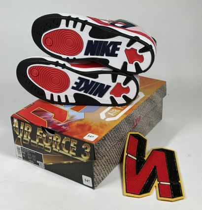 NIKE x NIGO
Une paire de basket basse,
Modèle...