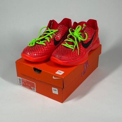 NIKE x KOBE
A pair of low-top sneakers,
Model...