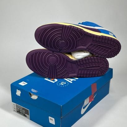 NIKE SB X UNDEFEATED 
Une paire de basket...