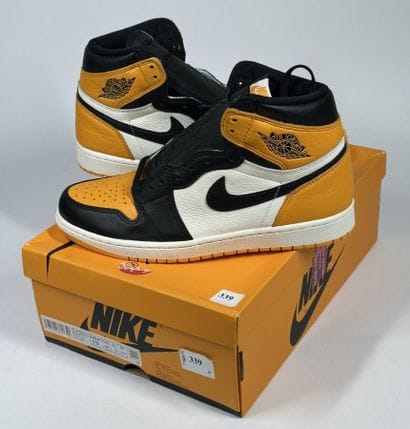 NIKE / JORDAN
A pair of high-top sneakers,
Model...