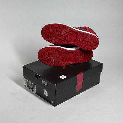 NIKE / JORDAN
Une paire de basket semi montante,
Modèle...