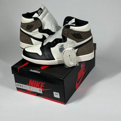 NIKE / JORDAN
Une paire de basket montante,
Modèle...