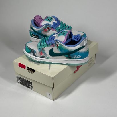 NIKE SB x FUTURA LABORATORIES
A pair of low-top...
