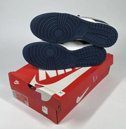 NIKE
Une paire de basket basse,
Modèle :...