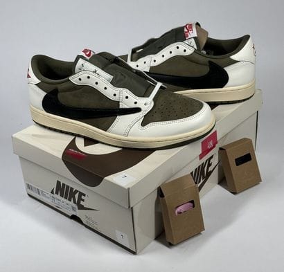 NIKE / JORDAN x TRAVIS SCOTT 
A pair of low-top...