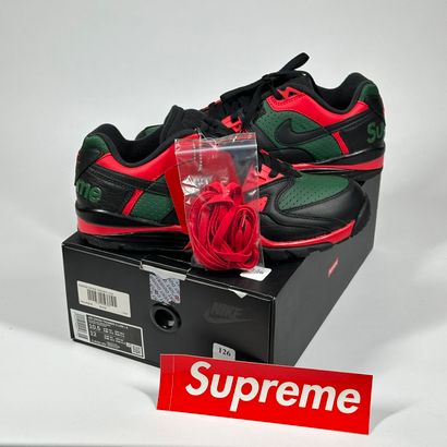 NIKE x SUPREME
Une paire de basket basse,
Modèle...