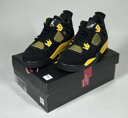NIKE / JORDAN
Une paire de basket semi montante,
Modèle...
