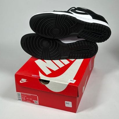 NIKE
Une paire de basket basse,
Modèle :...