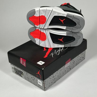 NIKE / JORDAN
Une paire de basket montante,
Modèle...