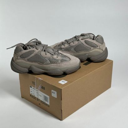 ADIDAS / YEEZY
A pair of low-top sneakers,
Model...