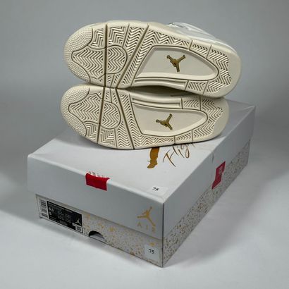 NIKE / JORDAN
A set of 3 pairs of semi-mounted...