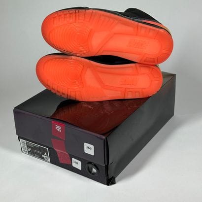 NIKE / JORDAN x J BALVIN
A pair of high-top...