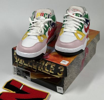 NIKE x NIGO
Une paire de basket basse,
Modèle...
