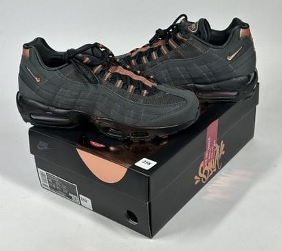 NIKE x CENTRAL CEE
Une paire de basket semi...
