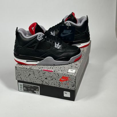 NIKE / JORDAN
A pair of high-top sneakers,
Model...