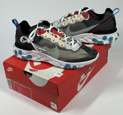 NIKE
Une paire de basket basse,
Modèle :...