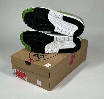 NIKE x PATTA
A pair of low-top sneakers,
Model...
