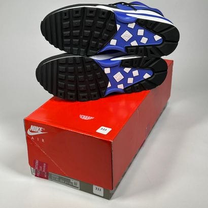 NIKE
A pair of low-top sneakers,
Model: Air...