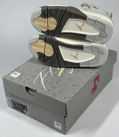 NIKE / JORDAN
A pair of high-top sneakers,
Model...