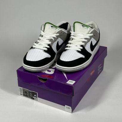 NIKE SB
Une paire de basket basse,
Modèle...