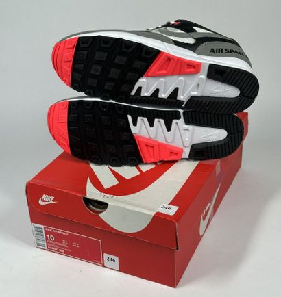 NIKE
Une paire de basket basse,
Modèle :...