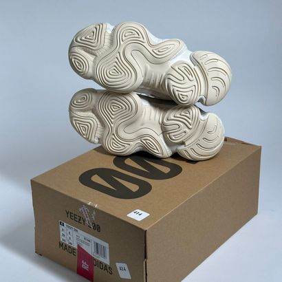 ADIDAS / YEEZY
A pair of low-top sneakers,
Model...