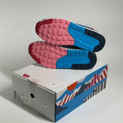 NIKE x PARRA
Une paire de basket basse
Modèle...