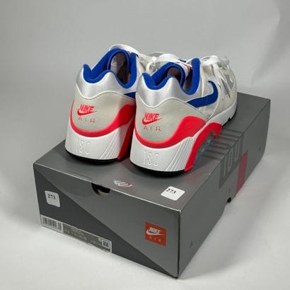 NIKE
Une paire de basket basse,
Modèle :...