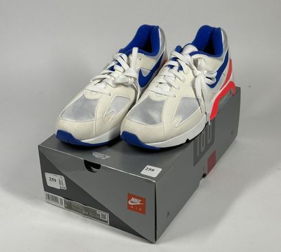 NIKE
Une paire de basket basse,
Modèle :...