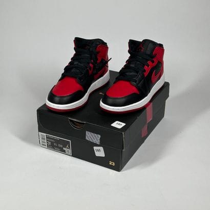 NIKE / JORDAN
Une paire de basket semi montante,
Modèle...
