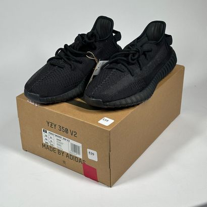 ADIDAS / YEEZY
Une paire de basket basse,
Modèle...