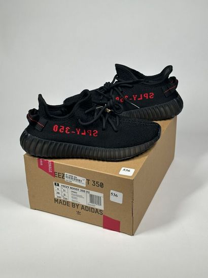ADIDAS / YEEZY
Une paire de basket basse,
Modèle...