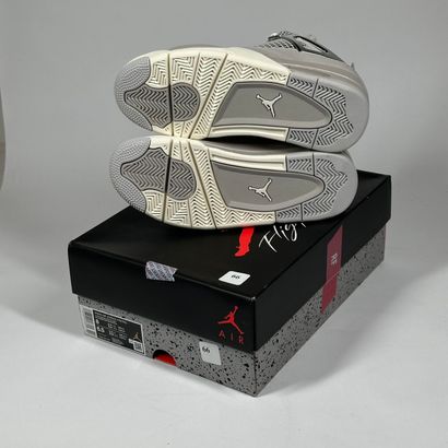 NIKE / JORDAN
A pair of semi-mounted sneakers,
Model...