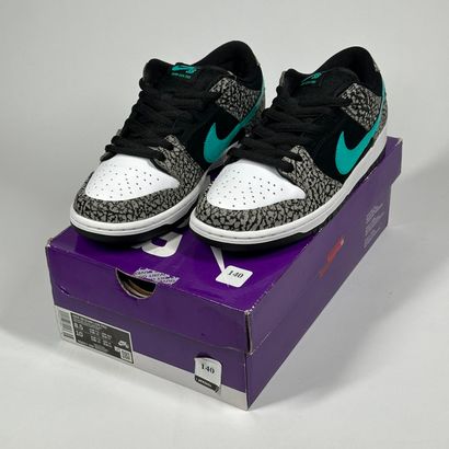 NIKE SB
Une paire de basket basse,
Modèle...