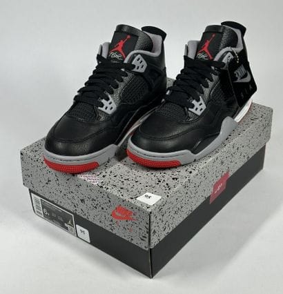 NIKE / JORDAN
A pair of high-top sneakers,
Model...