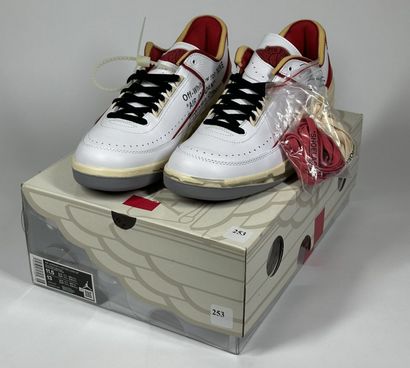 NIKE / JORDAN X OFF-WHITE
Une paire de basket...