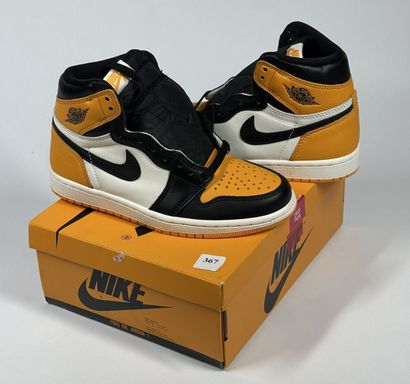 NIKE / JORDAN
A pair of high-top sneakers,
Model...