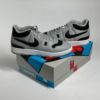 NIKE 
Une paire de basket basse,
Modèle :...