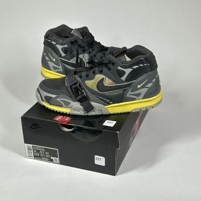 NIKE
Une paire de basket semi montante,
Modèle...
