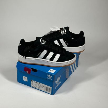 ADIDAS
A pair of low-top sneakers,
Model...