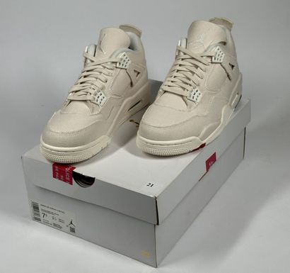 NIKE / JORDAN
A pair of high-top sneakers,...