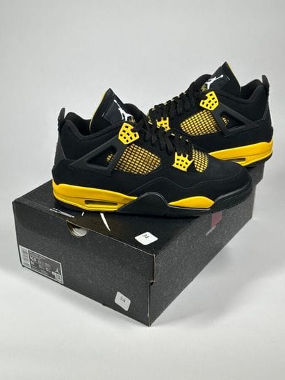 NIKE / JORDAN
Une paire de basket semi montante,
Modèle...