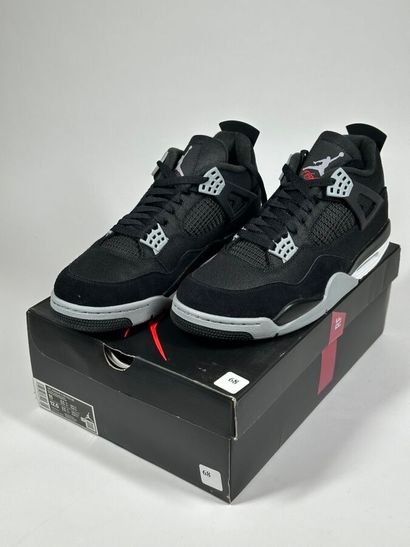 NIKE / JORDAN
A pair of semi-mounted sneakers,
Model...