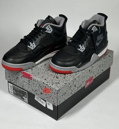 NIKE / JORDAN
A pair of high-top sneakers
Model...