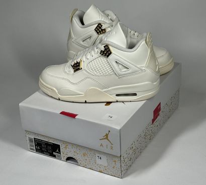 NIKE / JORDAN
A set of 3 pairs of semi-mounted...