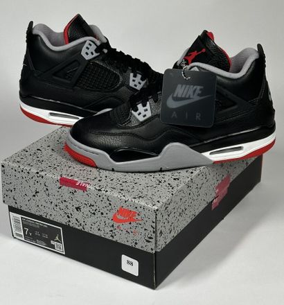 NIKE / JORDAN
A pair of high-top sneakers,
Model...