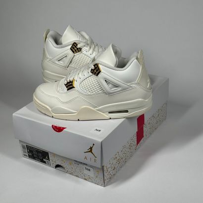NIKE / JORDAN
A pair of semi-mounted sneakers,
Model...